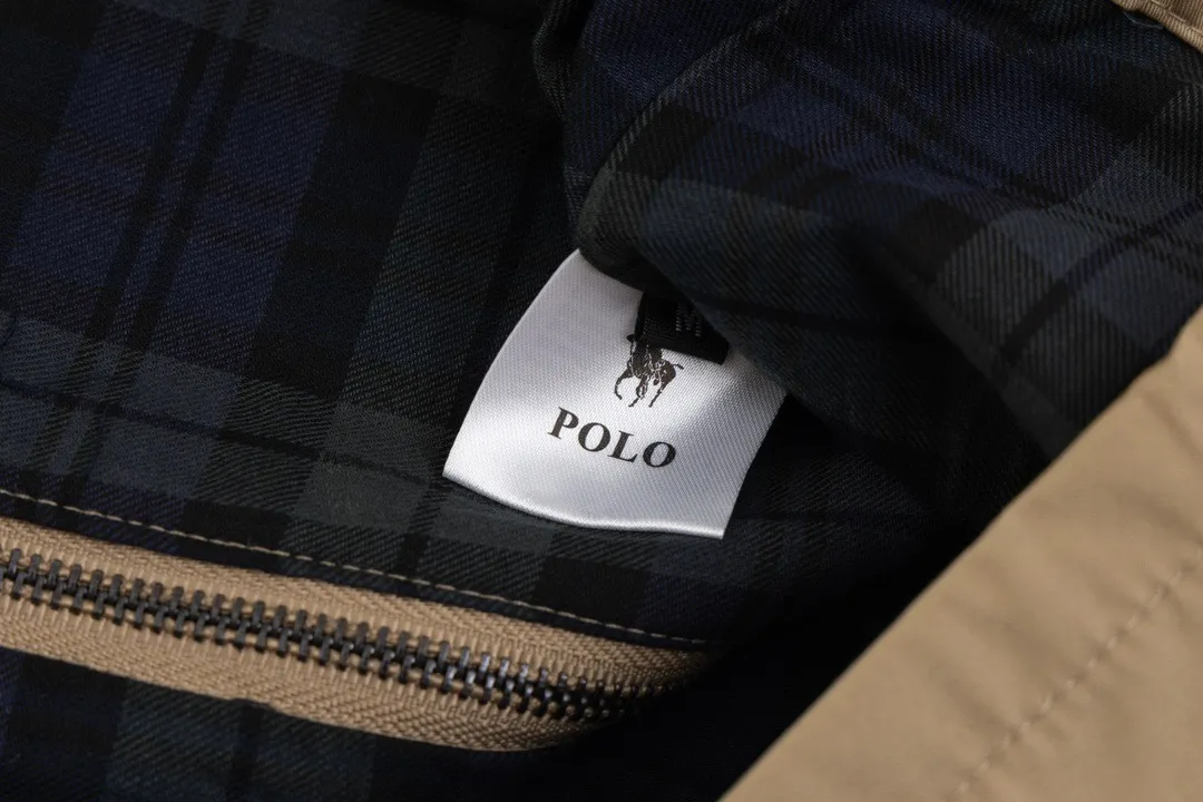P306 💰Ralph Lauren/Ralph Lauren American vintage classic lapel old cadre retro jacket, thickened in autumn and winter, woolen lining, classic design, timeless classic, thick cotton fabric, showing a sense of vintage, collar and cuffs colorful plaid embellishment, looks good on both men and women, comfortable and comfortable, focuses on relaxed retro YYDS, one for each man and woman, an indispensable piece for autumn and winter, the hottest jacket at the moment The 100% cotton twill is thick and thick, and the pure cotton colorful plaid lining is distinguished by digital printing in the market. Exquisite embroidery. The Harrington jacket has a loose fit, is short and fat, and is super versatile. It is clean-fitting and is perfect for men and women!   Color: Khaki Navy Black Size: M/L/XL Item No.: 101579
